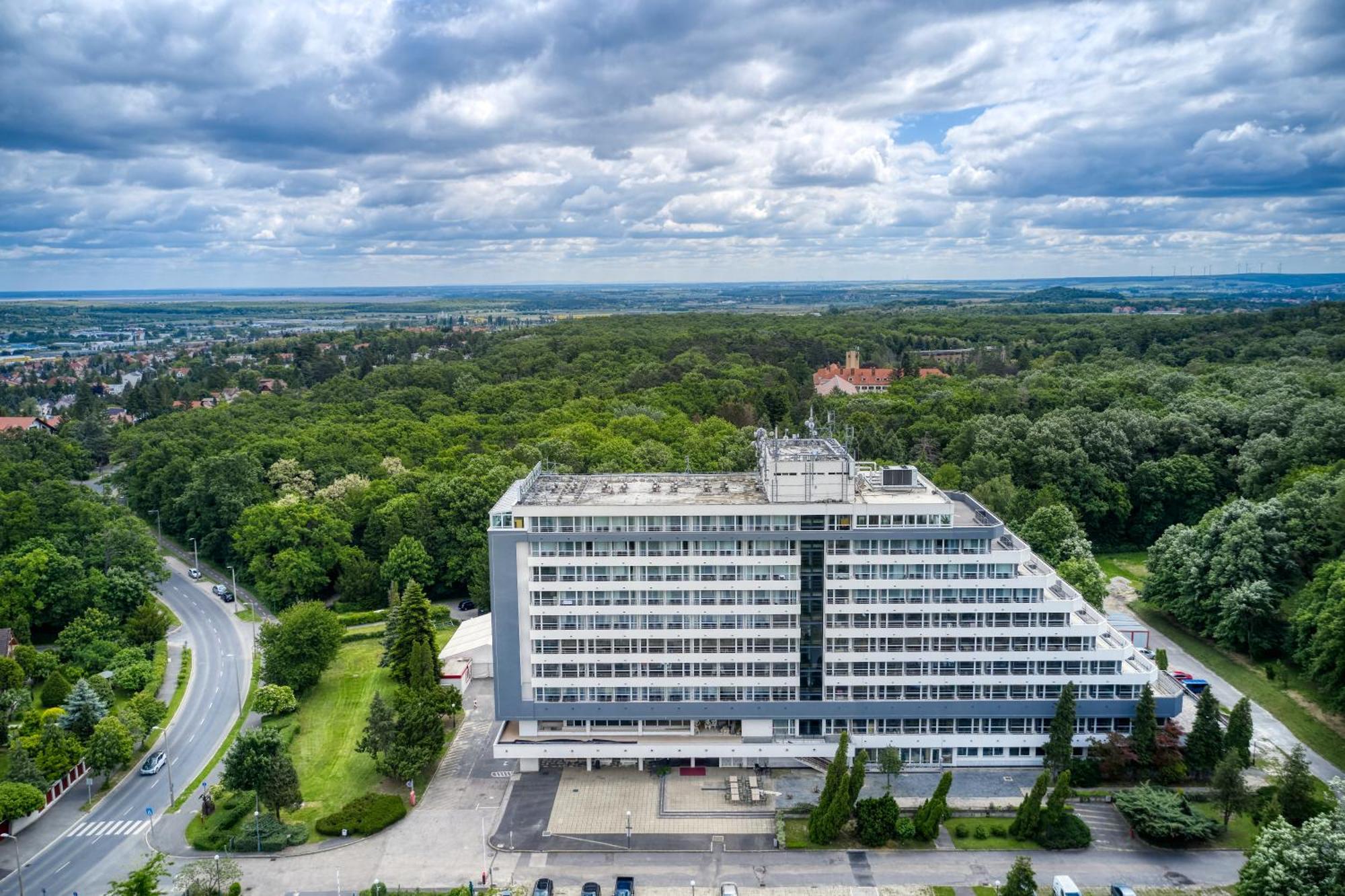 Hotel Szieszta Σόπρον Εξωτερικό φωτογραφία