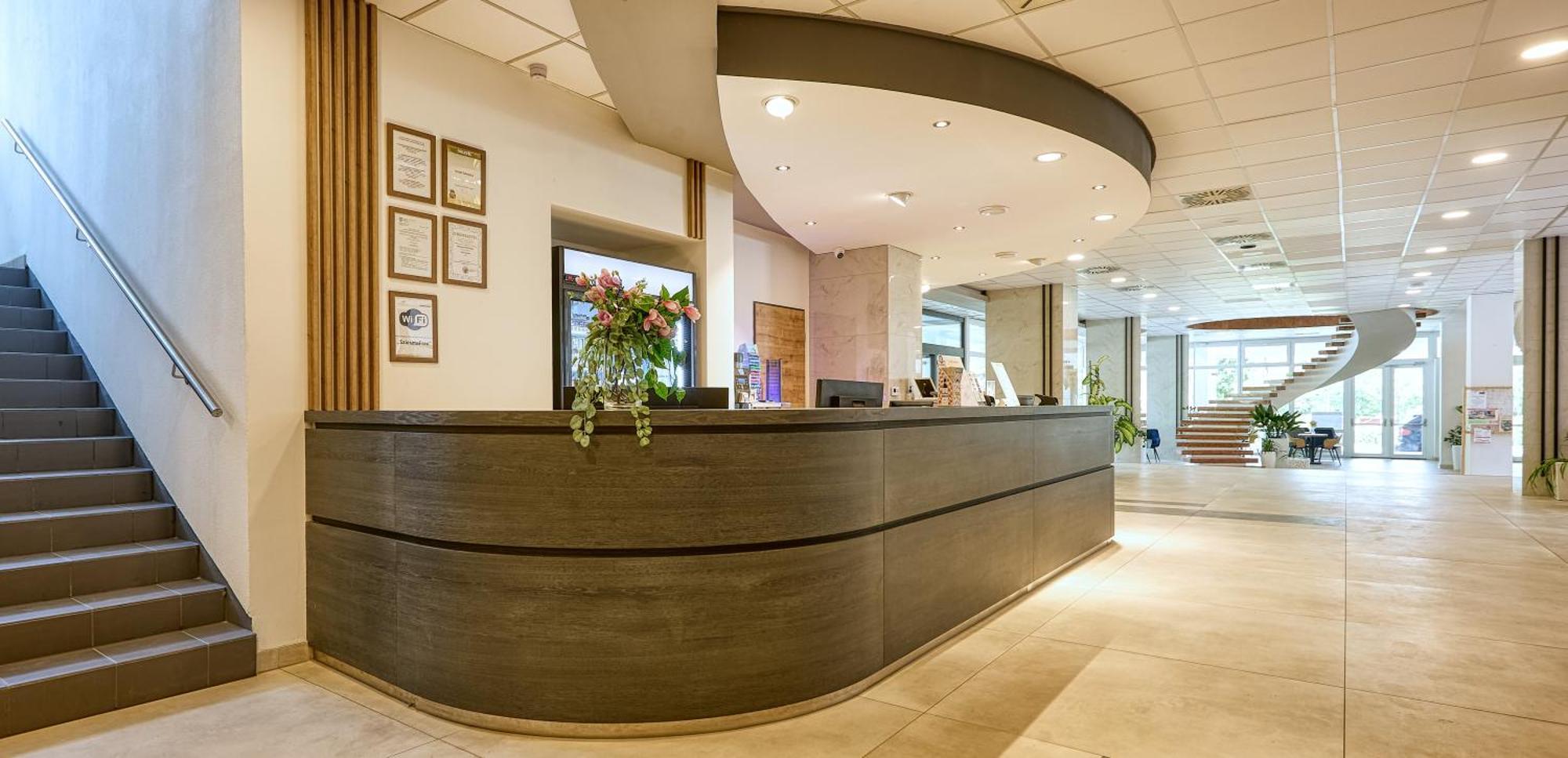 Hotel Szieszta Σόπρον Εξωτερικό φωτογραφία