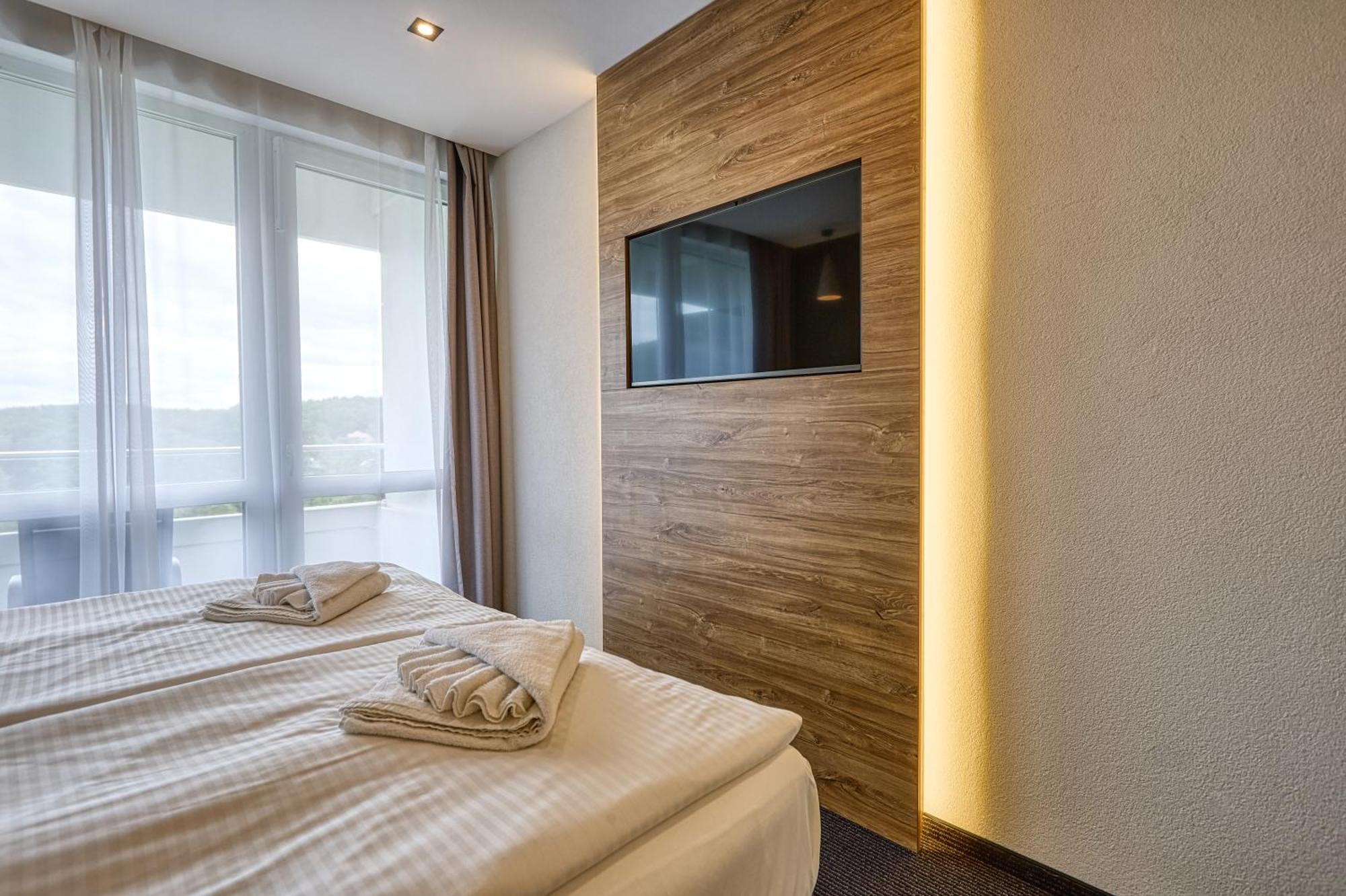 Hotel Szieszta Σόπρον Εξωτερικό φωτογραφία